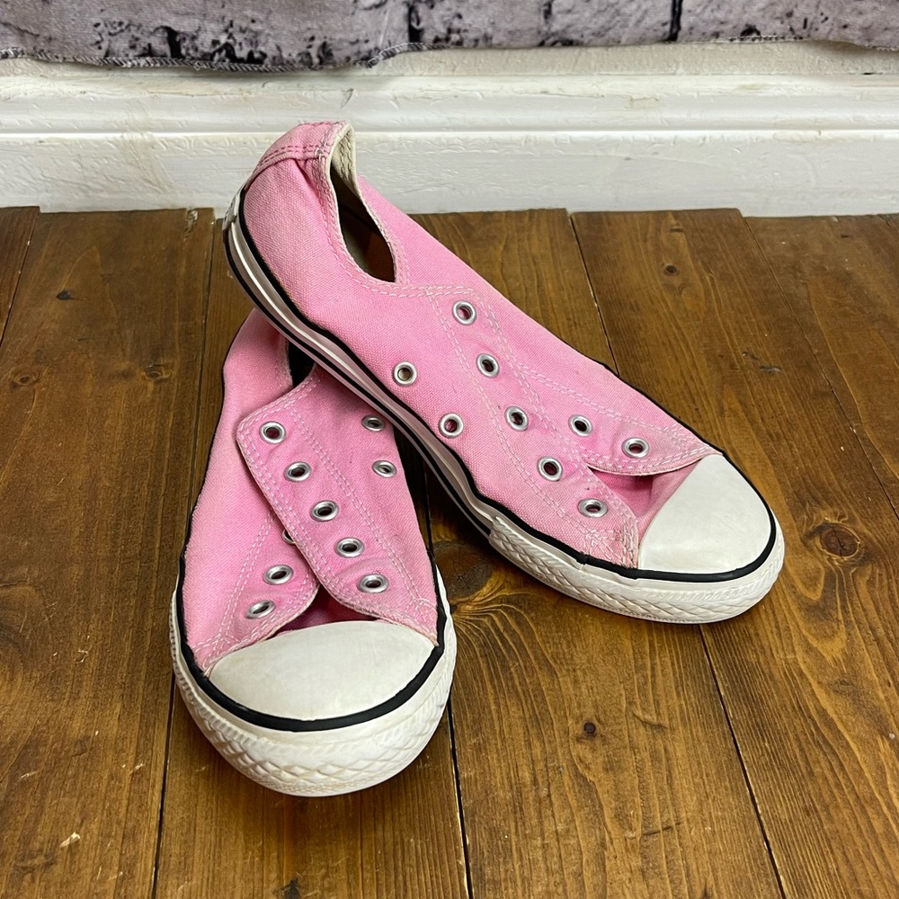 Converse pink low top sneakers big kid size 3 - no laces